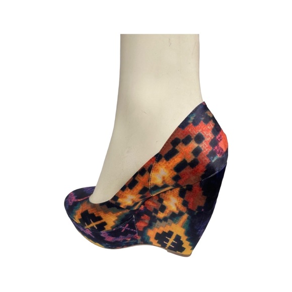 EUC. ALDO “Hellendoorn” Platform Wedge Heels Bright Aztec/lkat Print, Size 7.5 - Picture 10 of 12